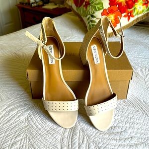LIKE NEW Steve Madden Sandals ~ worn once!! Size 9.5   Bone Color